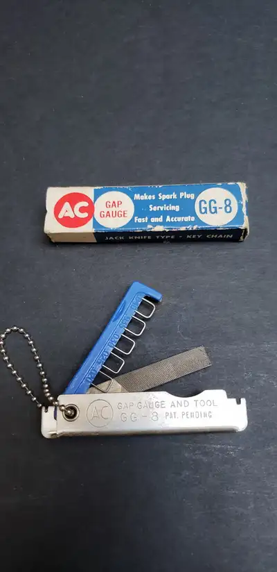 Vintage AC Delco auto / vehicle / car spark plug gap gauge model GG-8 * makes spark plug servicing f...
