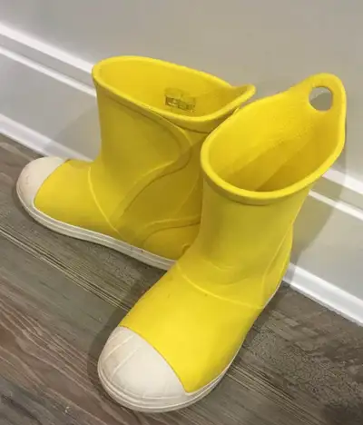 Kids rain boots, View more