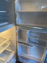 Very clean Inglis fridge freezer 28”