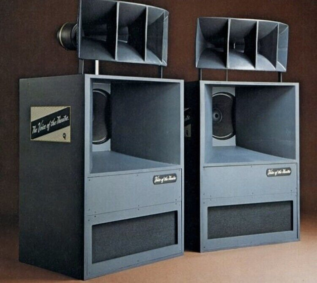 Antique movie theatre equipment tube amps speakers projectors  in General Electronics in Medicine Hat - Image 2