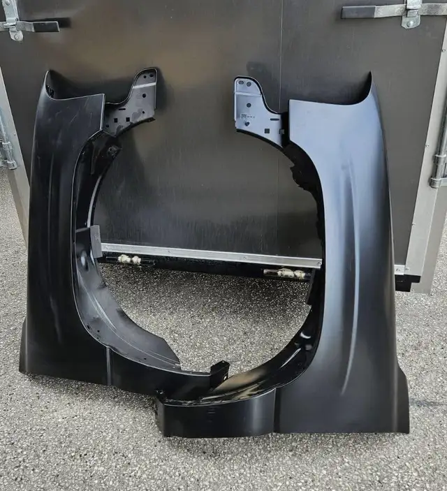 1999-2007 GMT800 Cateye ChevGMC Brand new Grills bumpers Fenders in Auto Body Parts in Edmonton - Image 3