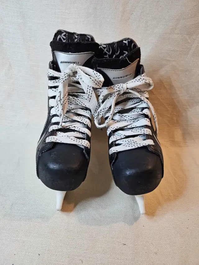 Winnwell XLite NXT Youth Hockey Skates - Size 3 in Skates & Blades in Mississauga / Peel Region - Image 3