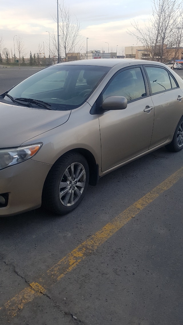 Toyota corolla le 2010 Automatic transmission Cars & Trucks Calgary