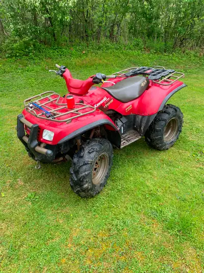 2004 kawasaki prairie 700 Works good 5600 km Lots of new parts Comes with A 48 inch snow plow Lookin...