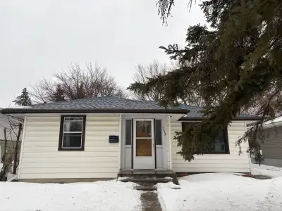 Beautiful bungalow in one of the desired communities for rental. 4 bedrooms on main floor plus 1 bat...