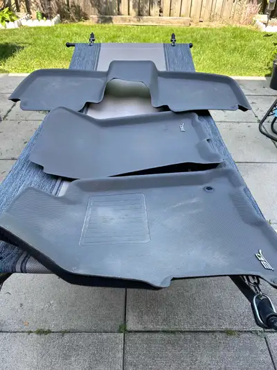 These are used 3D floor mats designed specifically for a Honda Accord. As you can see from the photo...