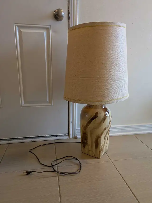 MCM ginger jar lamp in Indoor Lighting & Fans in Ottawa - Image 2