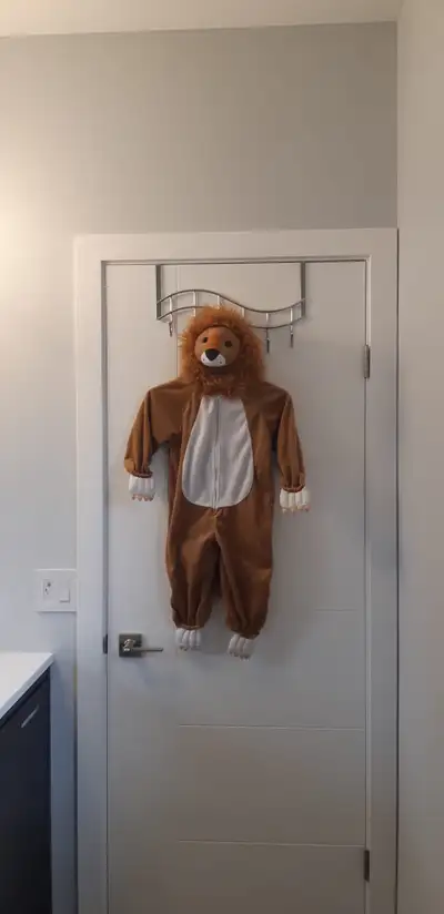 Children's Lion Costume for Halloween. Size 4-5., View more