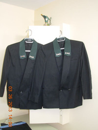 2 habits noir taille identique/2 black identical dress suits