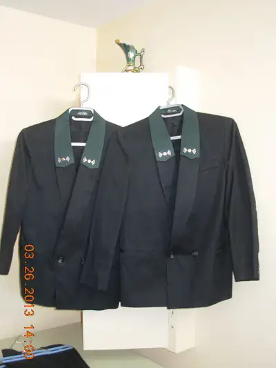2 habits noir taille identique/2 black identical dress suits, View more