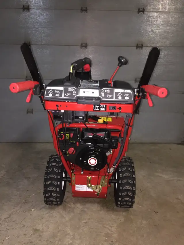Troy-Bilt Snowblower in Snowblowers in City of Montréal - Image 4