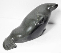 Inuit Eskimo soapstone carving SEAL by ᔪᐊᔭ (Juaja?)