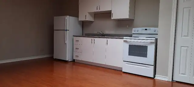 Hamilton E.  Bachelor $1,188.00 incl. Available When Needed in Long Term Rentals in Hamilton - Image 3