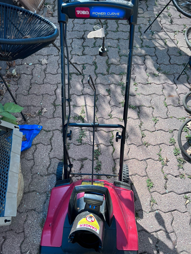 Toro 38381 18Inch 15 Amp Electric 1800 Power Curve Snow Blower