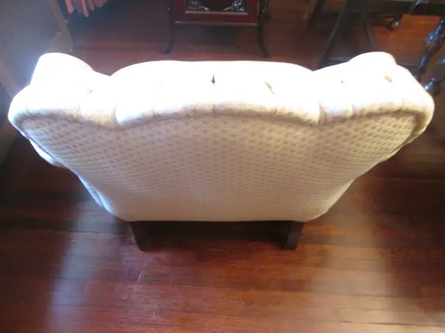 Vintage Loveseat64520009468802122