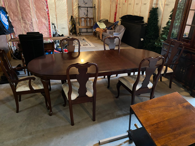 Dining Room Set - Roxton Temple Stuart - Reduced Price in Dining Tables & Sets in Trenton