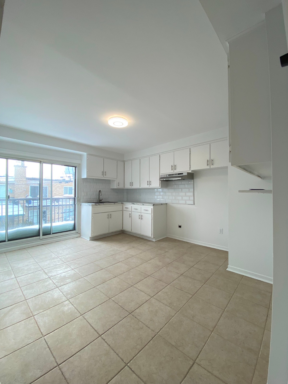 4 ½ Nouveau Rosemont 2ième Étage Très Propre et Bien Entretenue — photo 1