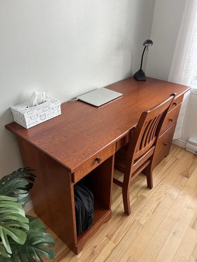 Bureau de travail avec chaise dans Bureaux  à Lévis - Image 2