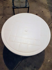 Patio Table 3' in diameter