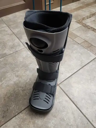 I'm selling a used Ossur Rebound Air Walker in size Medium, perfect for anyone recovering from foot...