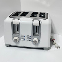 Black and Decker 4 slice toaster white excellent 
