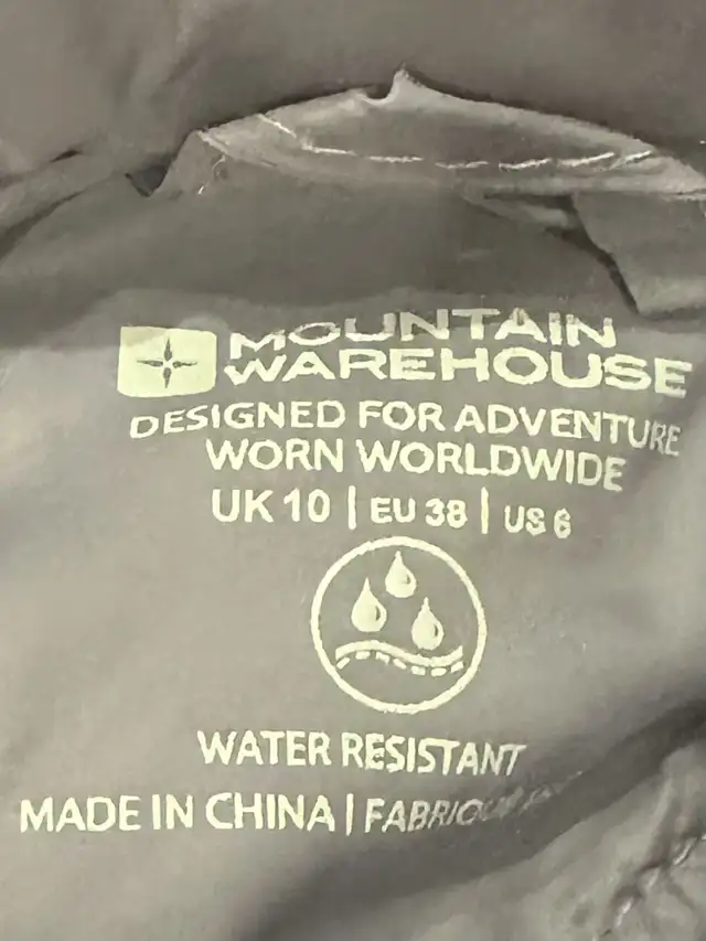 Mountain Warehouse Women’s Seasons Light Puffer - US 6 in Women's - Tops & Outerwear in Calgary - Image 4