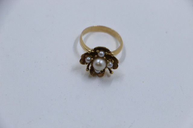 18KT Yellows Gol Flower Ring, 4,6 g (#1651) in Jewellery & Watches in City of Halifax - Image 3