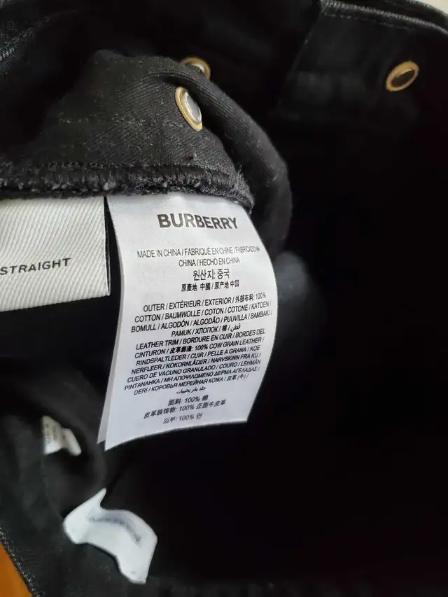 Burberry men's black straight leg jeans. size 28/L32. new/no tag in Men's in City of Toronto - Image 9