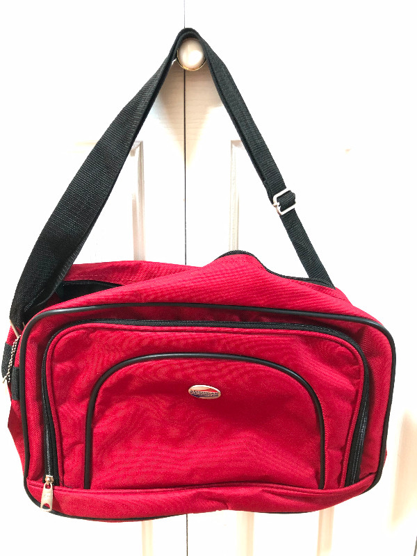 American Tourister Carry Bag 16" X 10" in Other in Sunshine Coast