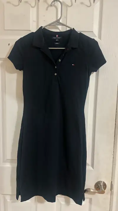 Size XS. Slim fit navy blue colour dress in good condition