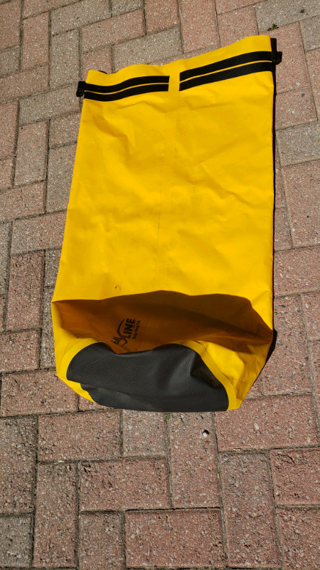Brand new 40 L Dry Bag 
Seal Line
$50 in Canoes, Kayaks & Paddles in Barrie