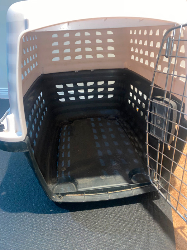 Dog Crate Hard Sided 27x19x19 Inches in Accessories in Calgary - Image 2