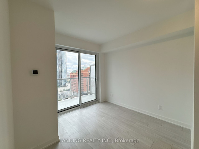 Brand New 1+den Condo w/parking for rent | Kennedy & Hwy 401 in Long Term Rentals in City of Toronto - Image 3