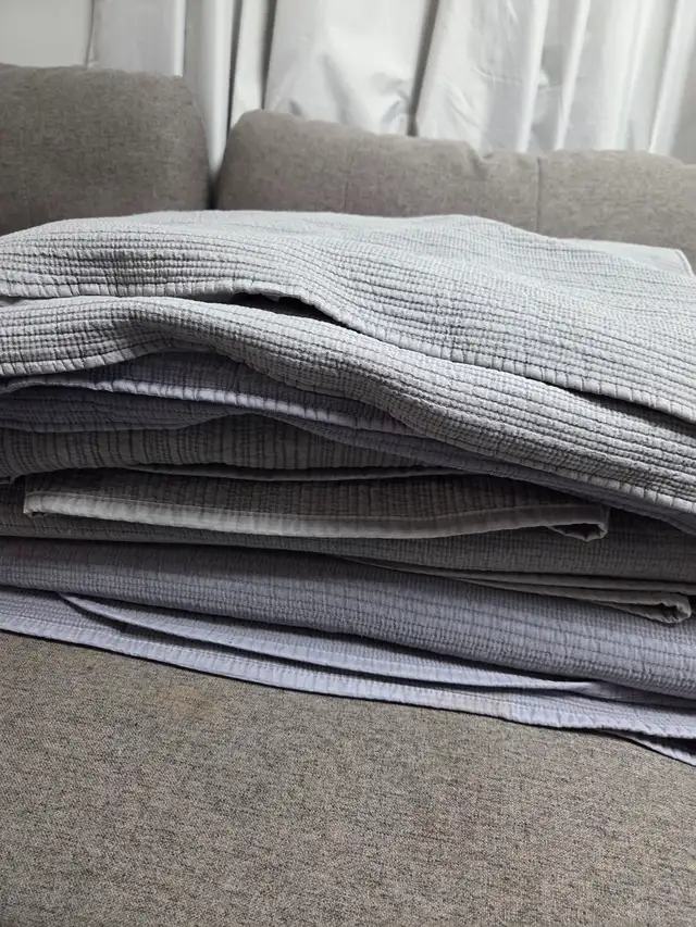 Blankets in Bedding in St. Catharines - Image 5