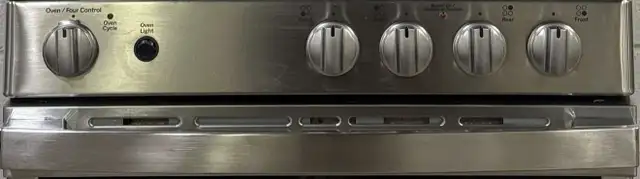 Apartment Size Stove “GE” 24 inch Steam Clean  in Stoves, Ovens & Ranges in City of Toronto - Image 4
