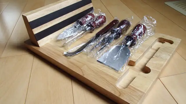 Charcuterie & Cheese Board and 5 Piece Stainless Steel Knifes in Kitchen & Dining Wares in Gatineau - Image 2