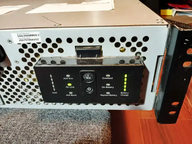 APC rack mount Smart-UPS 3000 - SUA3000RMXL3 3U in Servers in Hamilton - Image 4