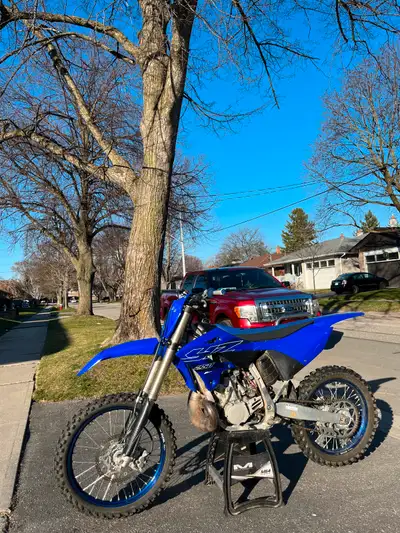 ORIGINAL OWNER COMES WITH OWNERSHIP & MANUAL YEAR 2022 Selling my Yamaha YZ250 Great bike 55 hours o...