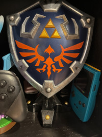 Zelda- Hylien Shield statue 