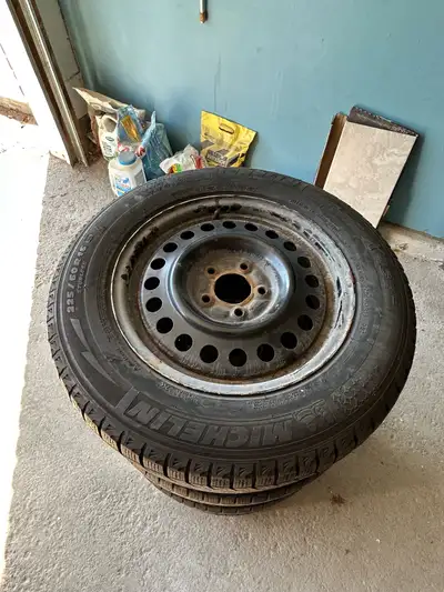 Motomaster 195/65R15 winter tires on rims . 5 x 108 mm bolt pattern with 63.4 mm centre bore.