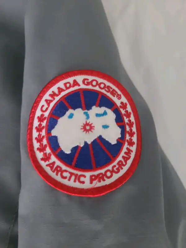 Canada Goose Whistler Parka - Grey Size XXS in Other in Ottawa - Image 3