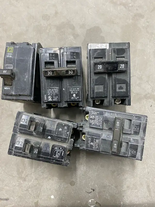 Breakers Disjoncteurs in Electrical in Laval / North Shore - Image 2