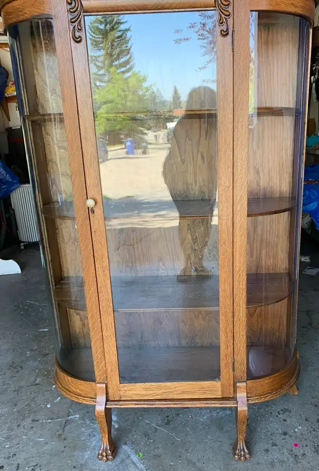 Antique Oak Display Cabinet in Hutches & Display Cabinets in Calgary - Image 3
