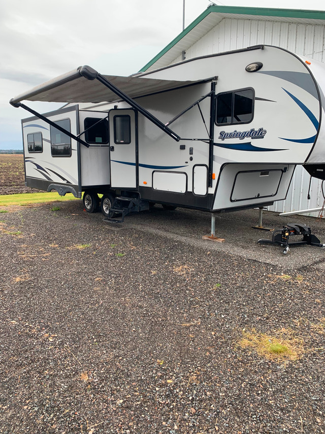 Trailer Fifthwheel in Travel Trailers & Campers in North Bay