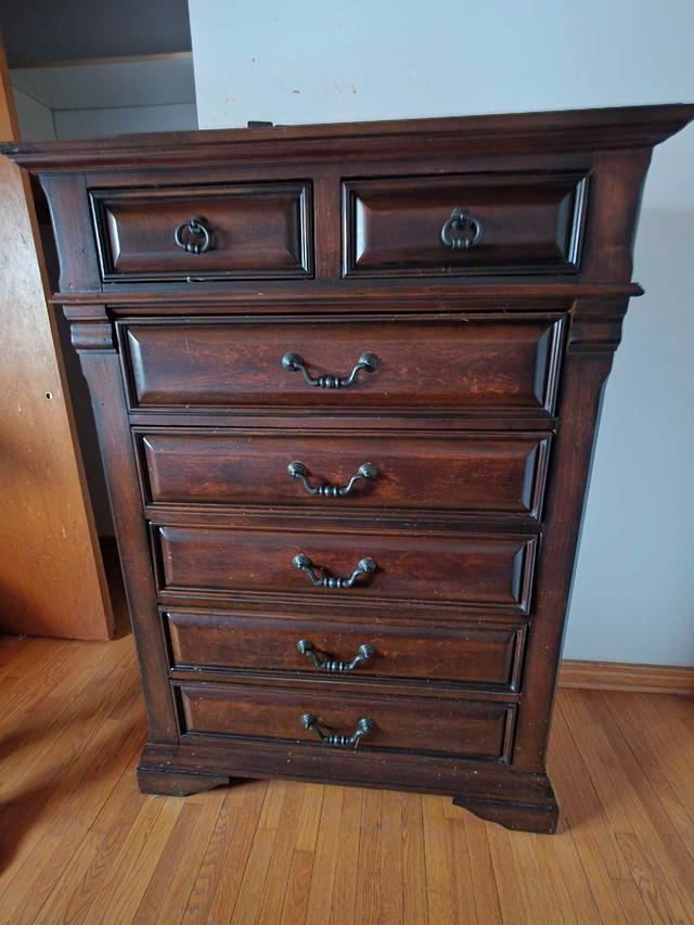 Bedroom Set solid wood estate in Multi-item in Ottawa