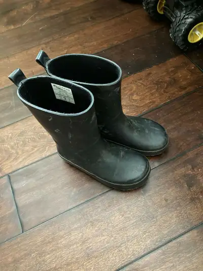 Kids rain boots size 10, View more