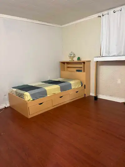 Private room available from October for a female in 3bhk house near walmart,zehrs and more.