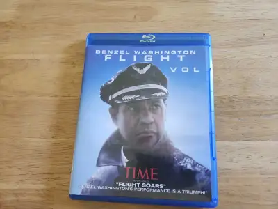 Blu-ray disc of the movie Flight starring Denzel Washington.