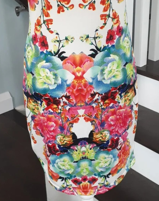 H&M multi-colour floral kaleidoscope sheath dress Size M in Women's - Dresses & Skirts in Markham / York Region - Image 3