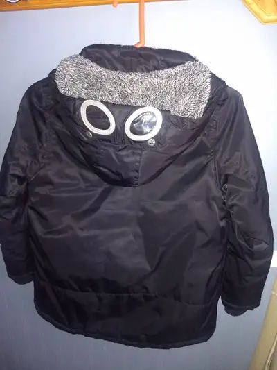 Deux manteaux et pantalon mi-saison enfant 7 T, View more